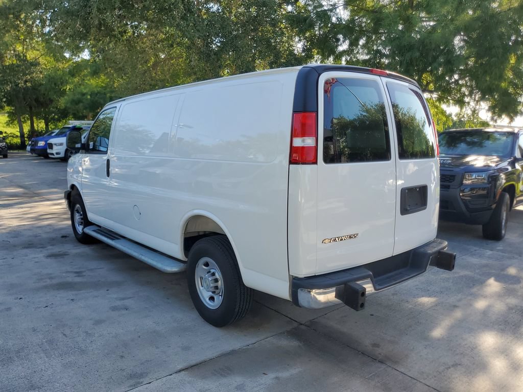 Used 2025 Chevrolet Express 2500 w/ Driver Convenience Package RWD image 4