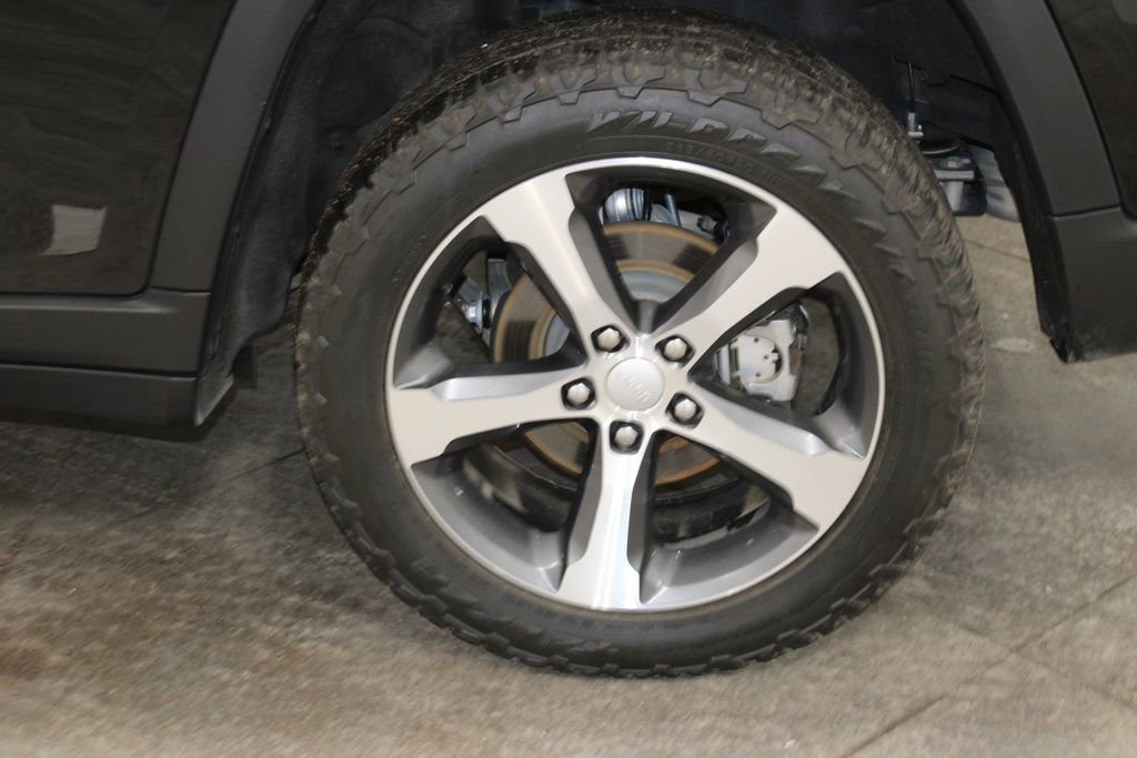 Used 2023 Jeep Grand Cherokee Limited image 49