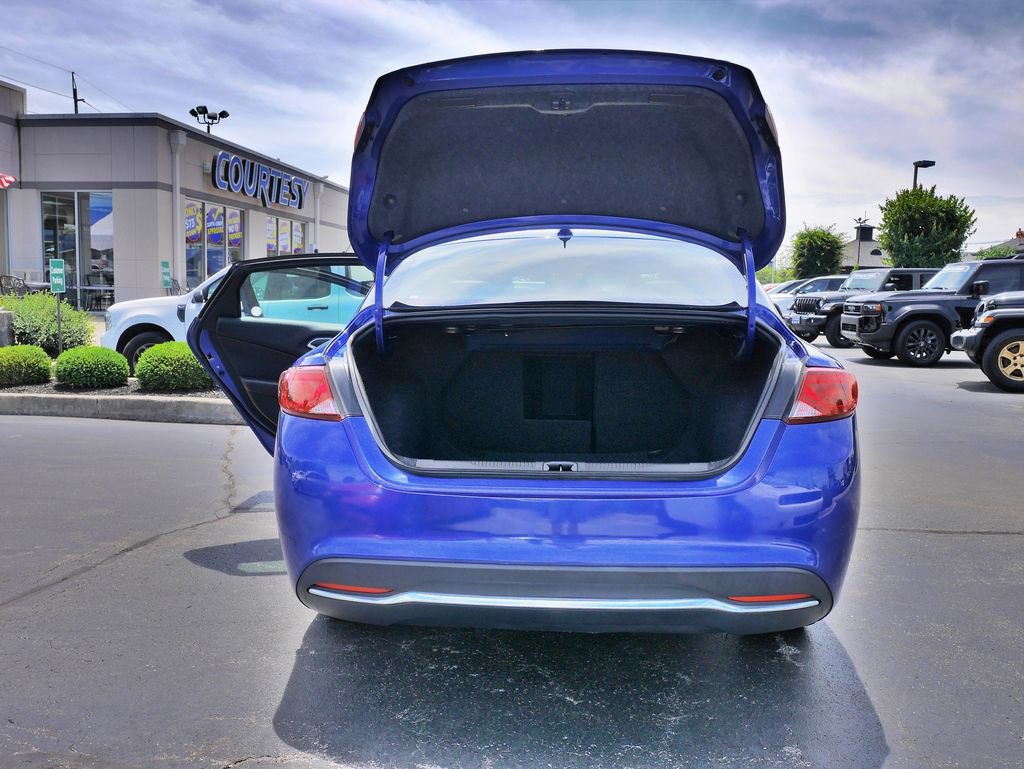 Used 2017 Chrysler 200 Limited Platinum FWD image 15