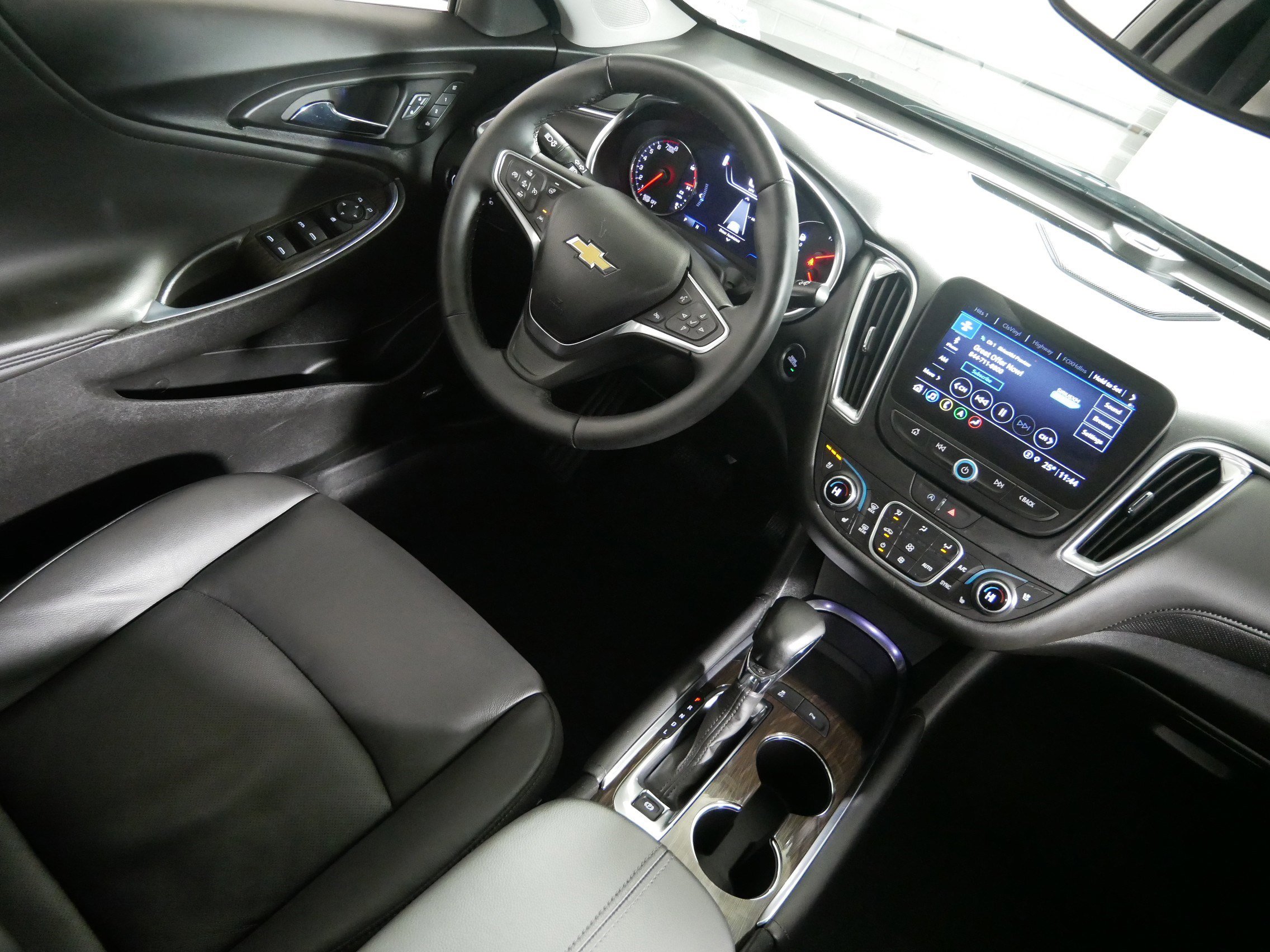 Used 2024 Chevrolet Malibu LT w/ Midnight Edition image 9