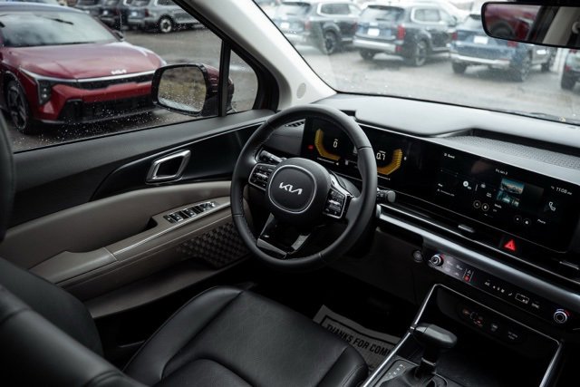 Used 2025 Kia Carnival LXS image 30