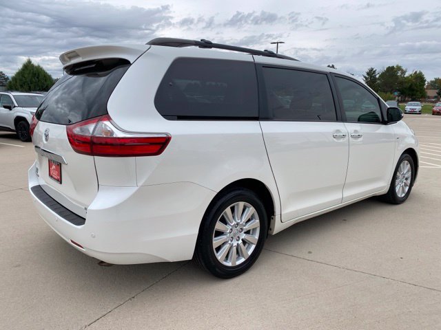 Used 2017 Toyota Sienna Limited Premium AWD/4WD image 5