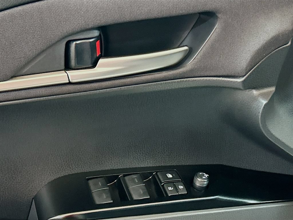 New 2026 Toyota Camry Hybrid FWD image 17