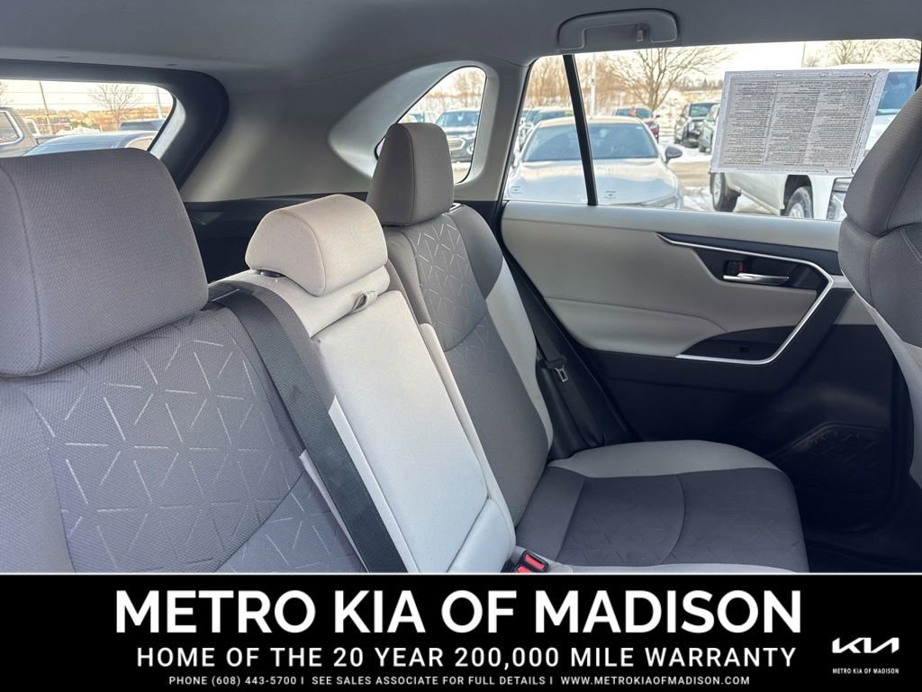 Used 2020 Toyota RAV4 XLE image 32