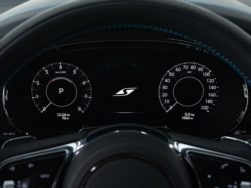Certified 2025 Bentley Bentayga AWD/4WD image 33