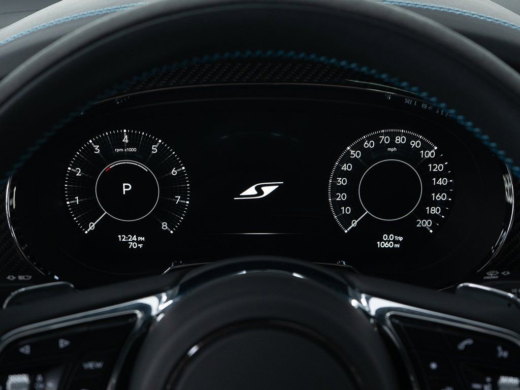 Certified 2025 Bentley Bentayga AWD/4WD image 33