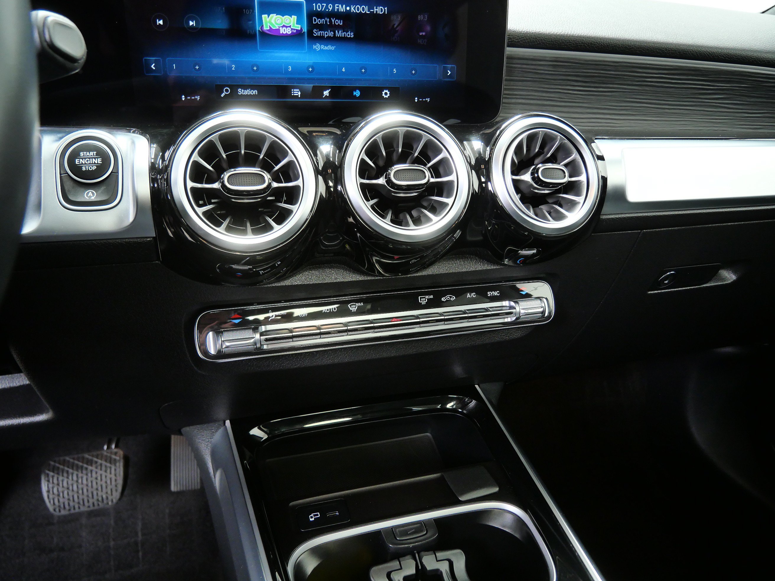 Used 2023 Mercedes-Benz GLB 250 4MATIC image 21