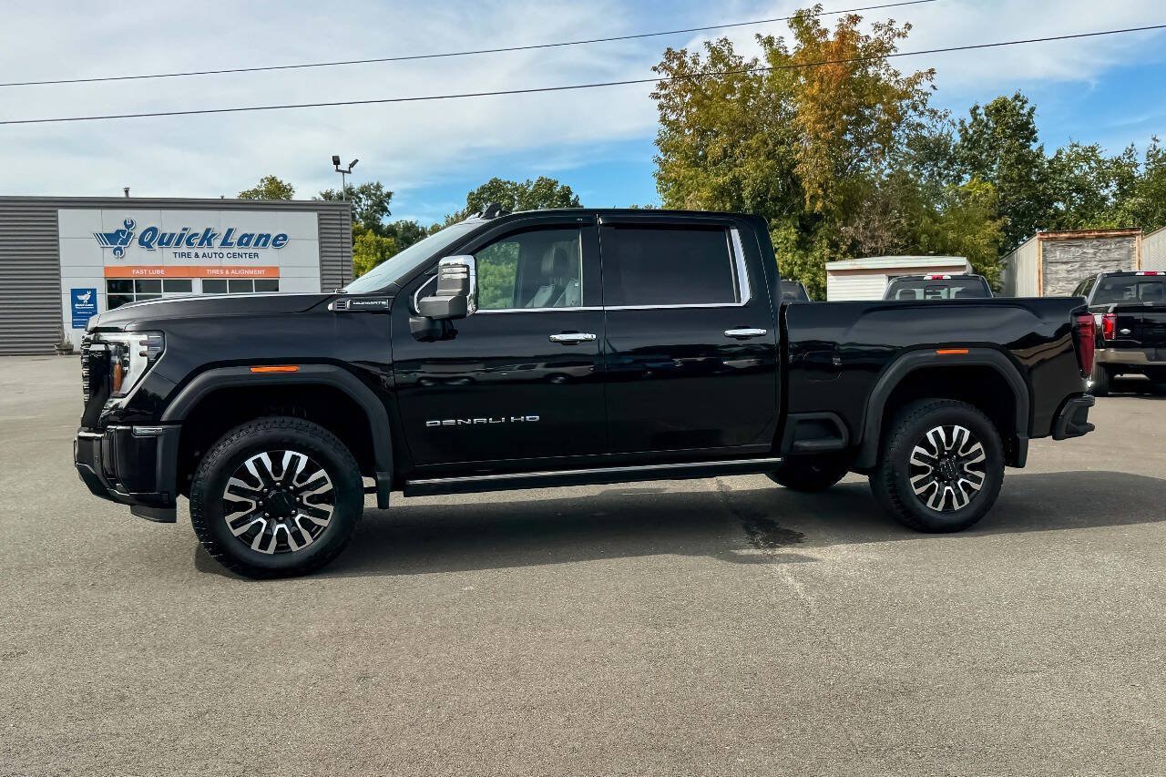 Used 2025 GMC Sierra 3500 Denali Ultimate AWD/4WD image 6