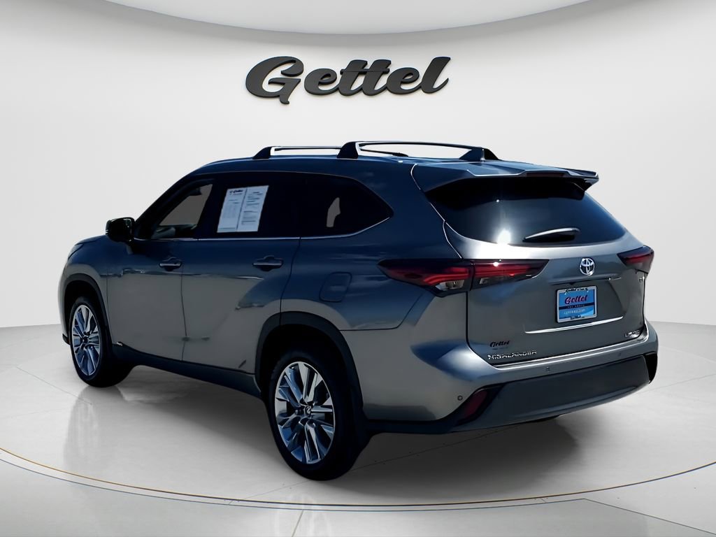 Used 2025 Toyota Highlander Limited image 3