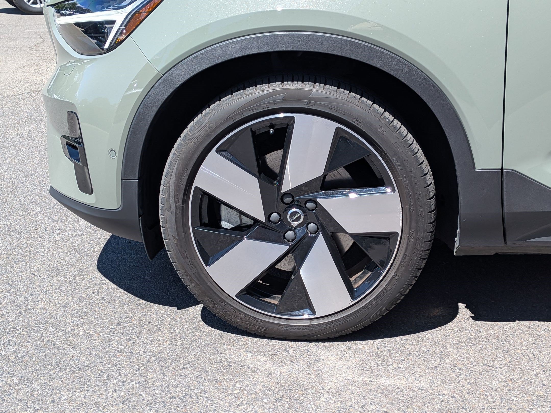 Used 2023 Volvo XC40 Recharge Ultimate AWD/4WD image 11