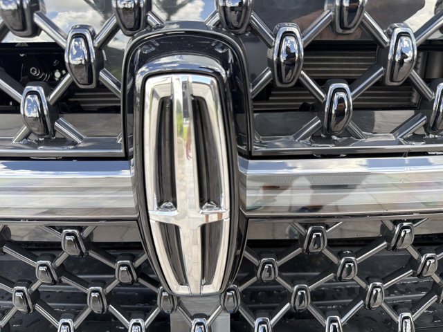 New 2026 Lincoln Navigator Reserve w/ Jet Appearance Package AWD/4WD image 7