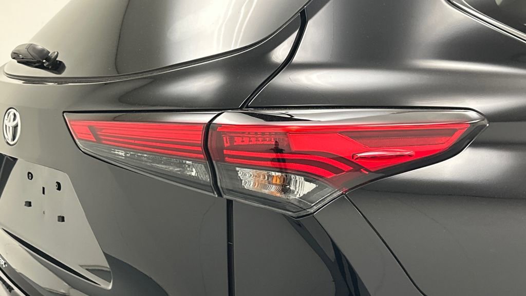 Certified 2023 Toyota Highlander XLE AWD/4WD image 22