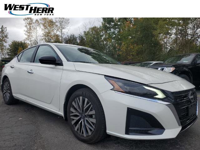 Certified 2025 Nissan Altima 2.5 SV image 1