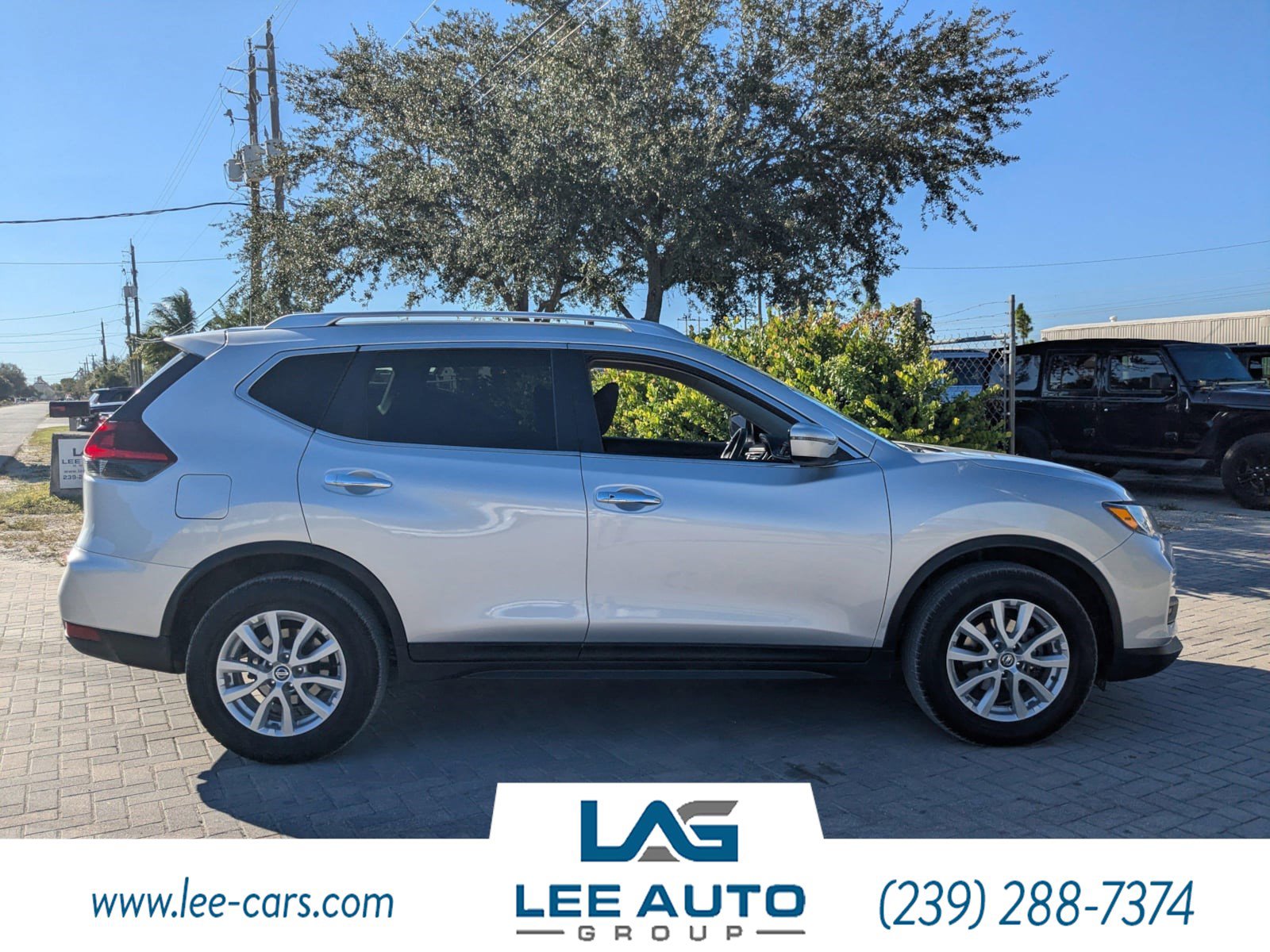 Used 2020 Nissan Rogue SV image 2