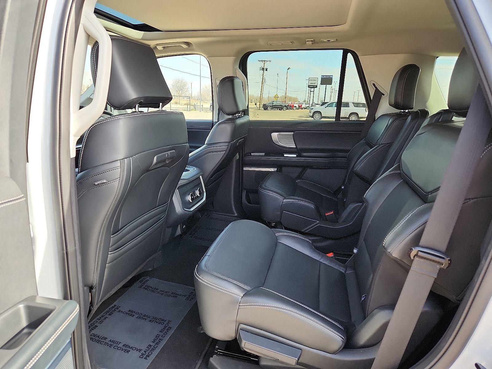 Used 2025 Ford Expedition Platinum image 8