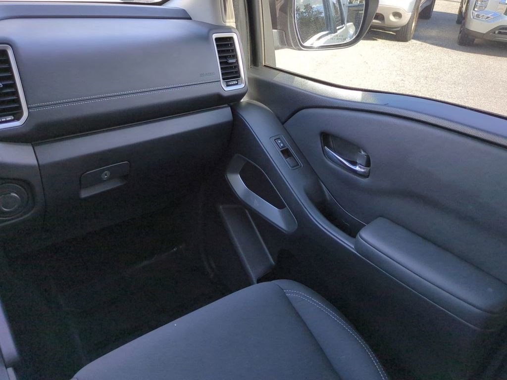 Certified 2022 Nissan Frontier SV image 17