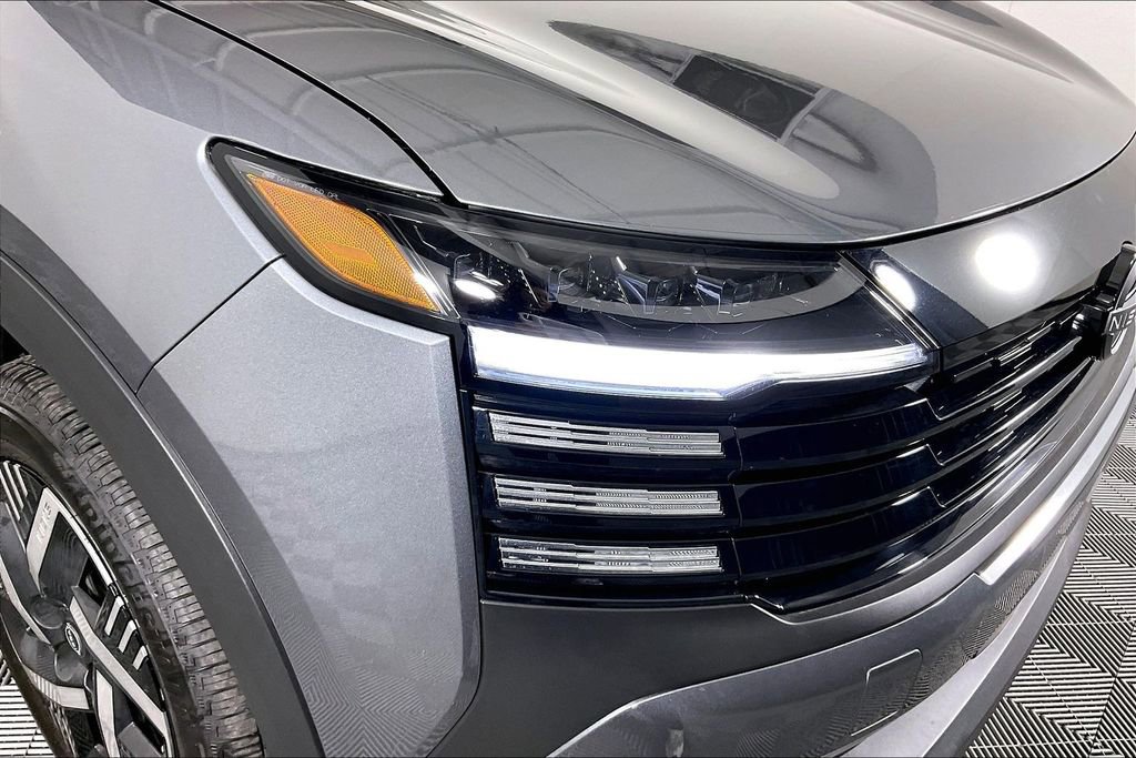 Certified 2025 Nissan Kicks SV image 38