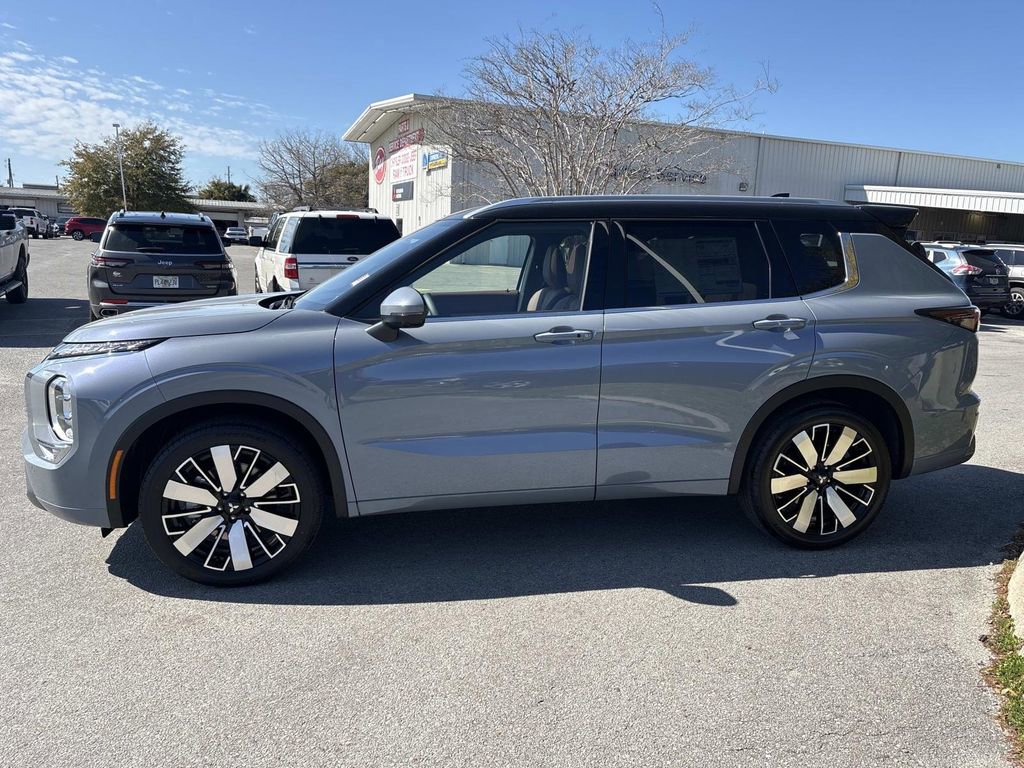 New 2026 Mitsubishi Outlander SEL FWD image 2