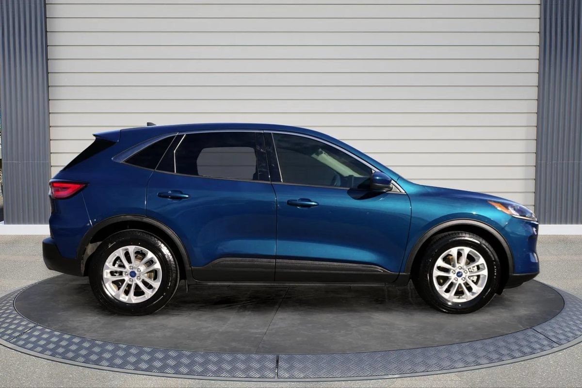 Used 2020 Ford Escape SE FWD image 8