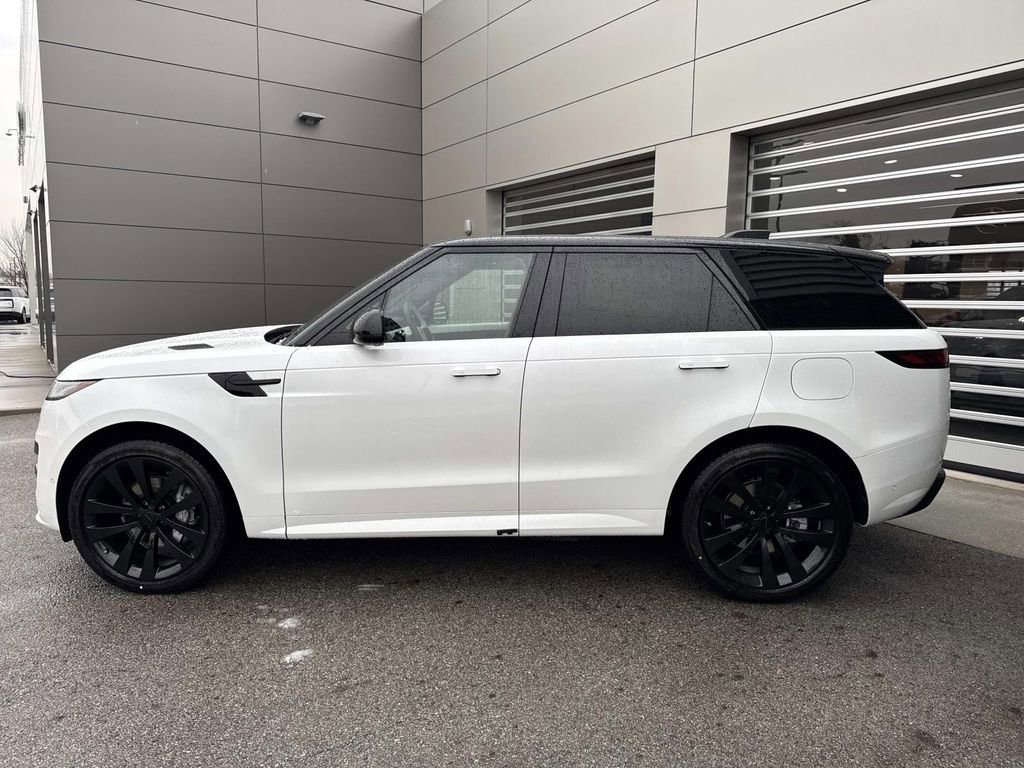 New 2026 Land Rover Range Rover Sport Dynamic SE image 4