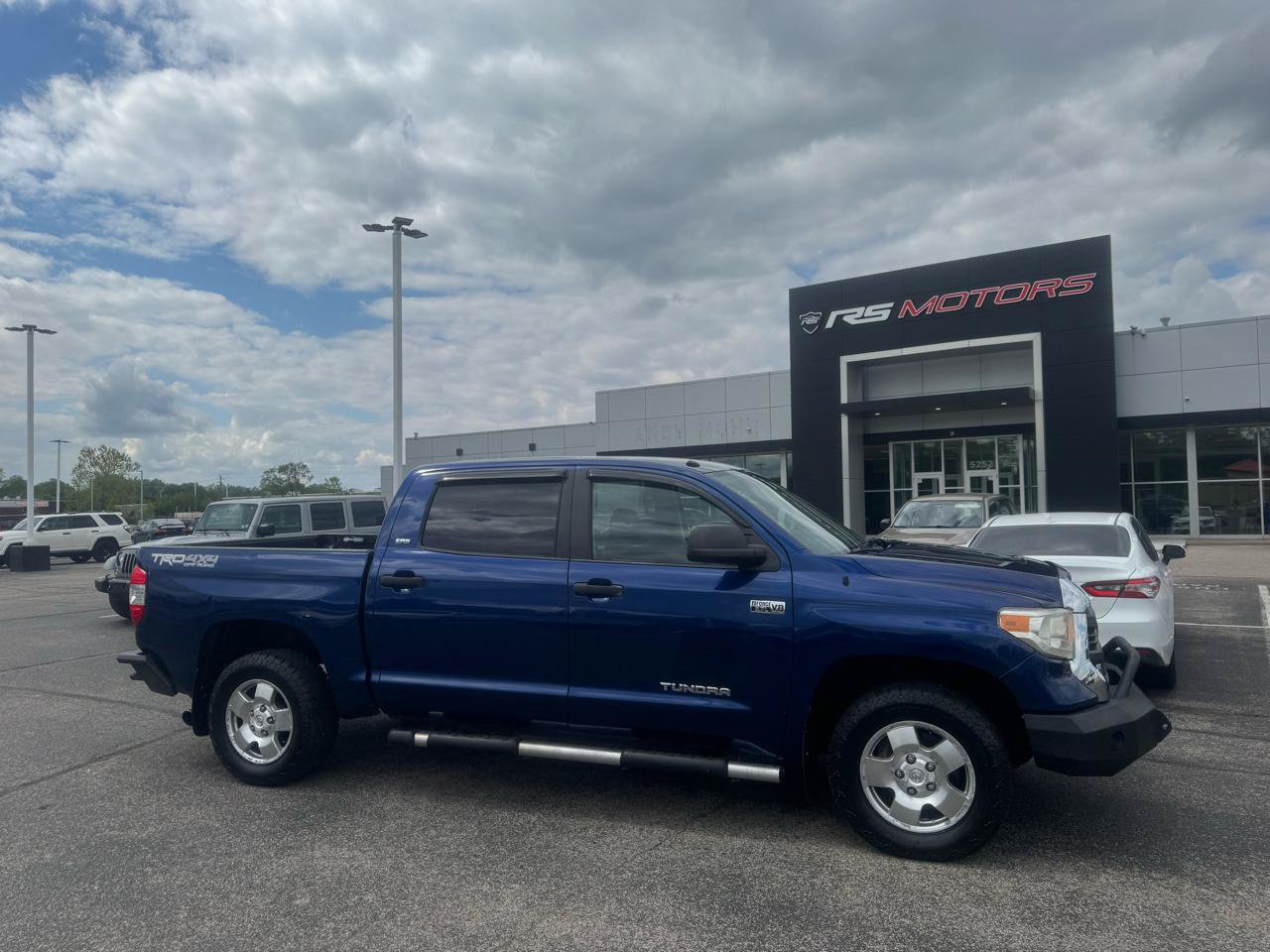 Used 2015 Toyota Tundra SR5 w/ TRD Off Road Package AWD/4WD image 2