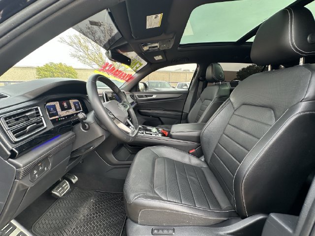 Used 2024 Volkswagen Atlas Cross Sport SEL R-Line AWD/4WD image 23