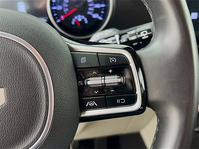 Used 2024 Kia Carnival LX image 30
