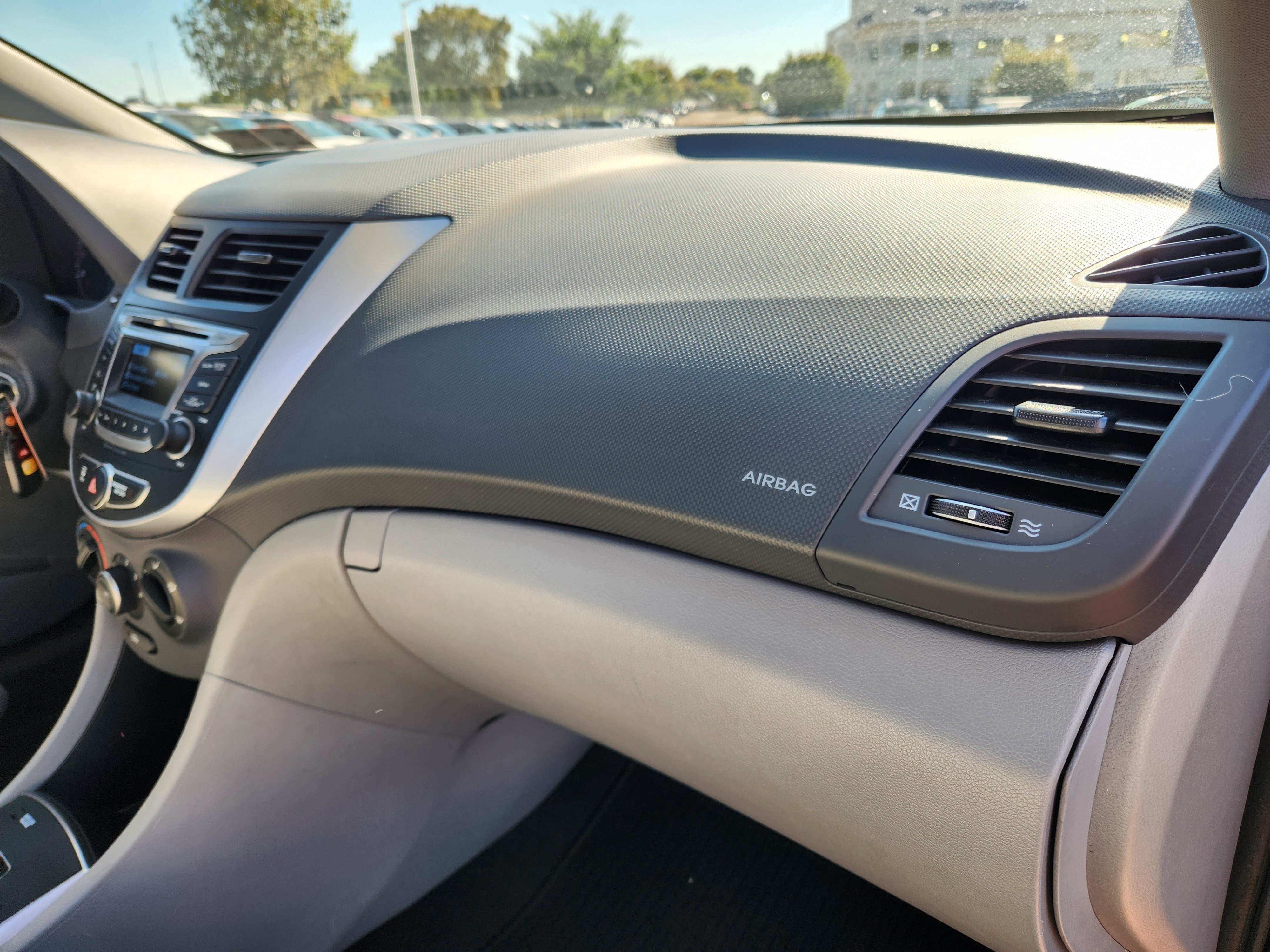 Used 2015 Hyundai Accent GLS w/ Option Group 02 FWD image 17