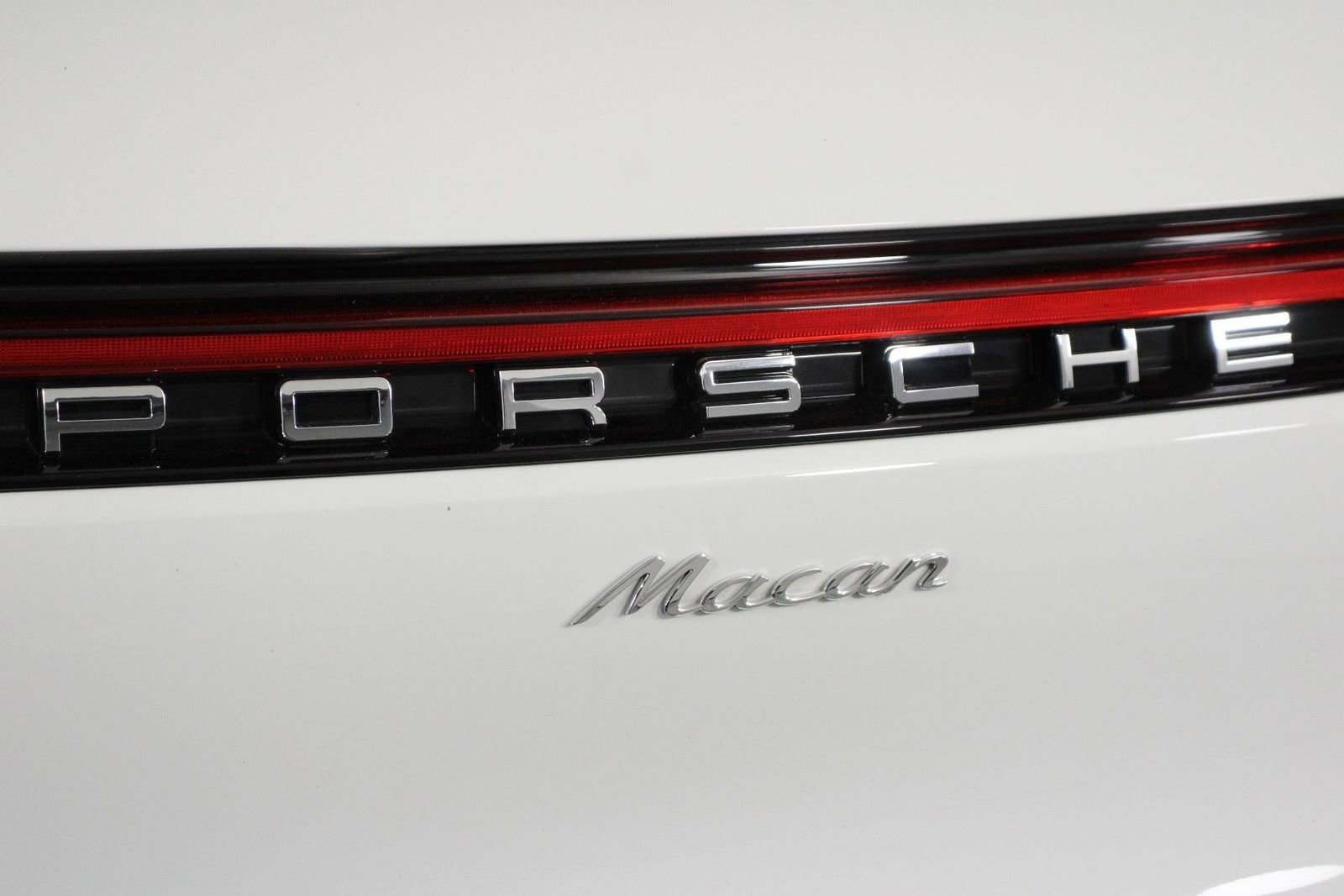 Certified 2025 Porsche Macan image 22