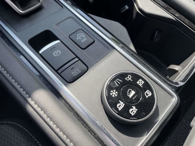 Used 2025 Nissan Pathfinder SV image 28