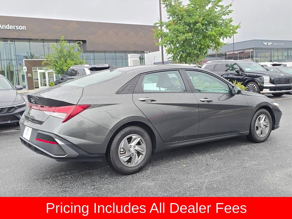 Certified 2024 Hyundai Elantra SE FWD image 3