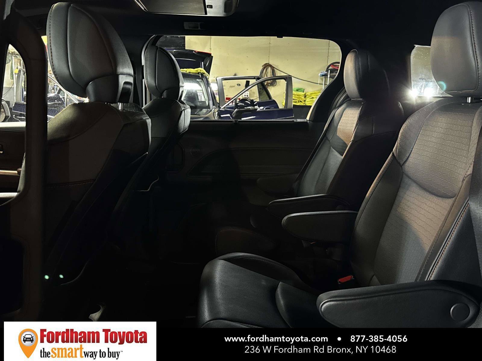 Used 2024 Toyota Sienna XSE w/ XSE Plus Package image 11