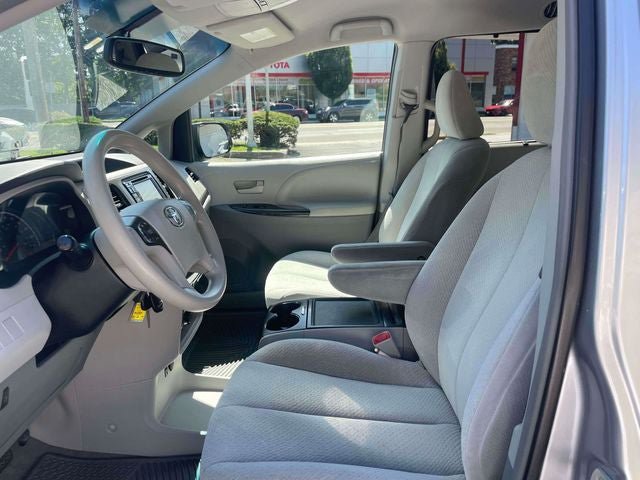Used 2014 Toyota Sienna LE FWD image 18