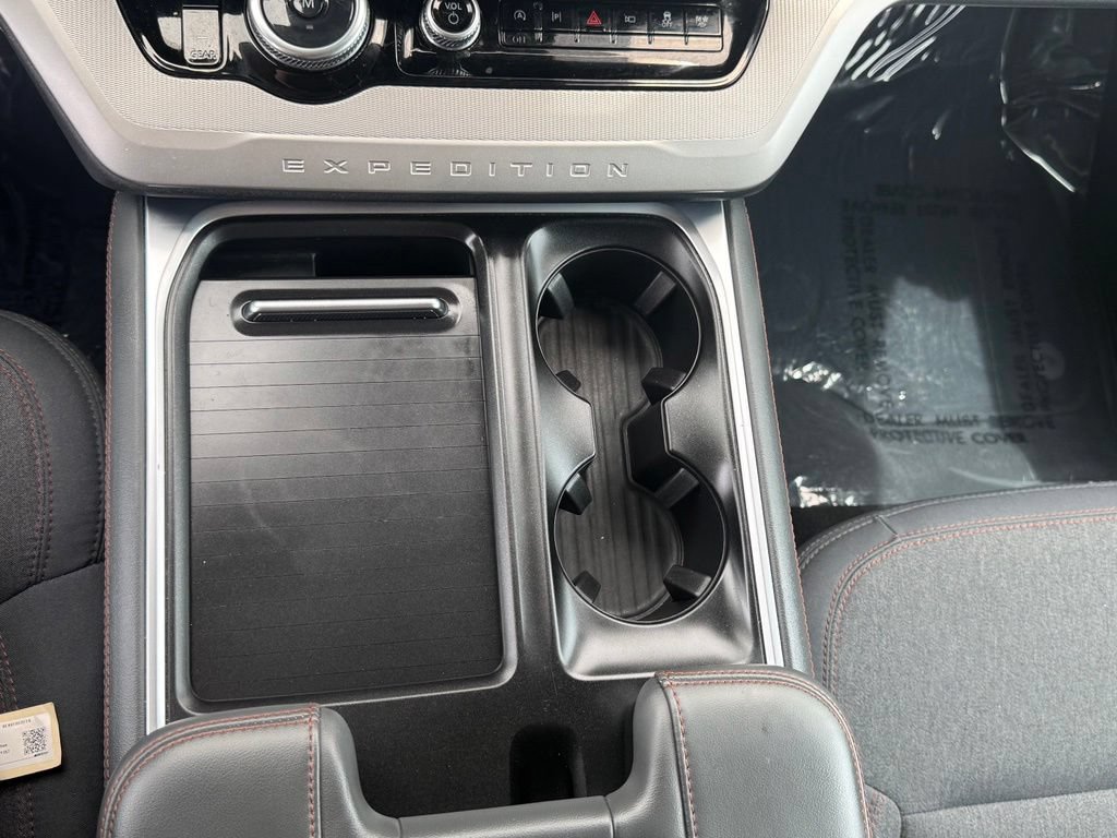 Used 2025 Ford Expedition Active RWD image 28