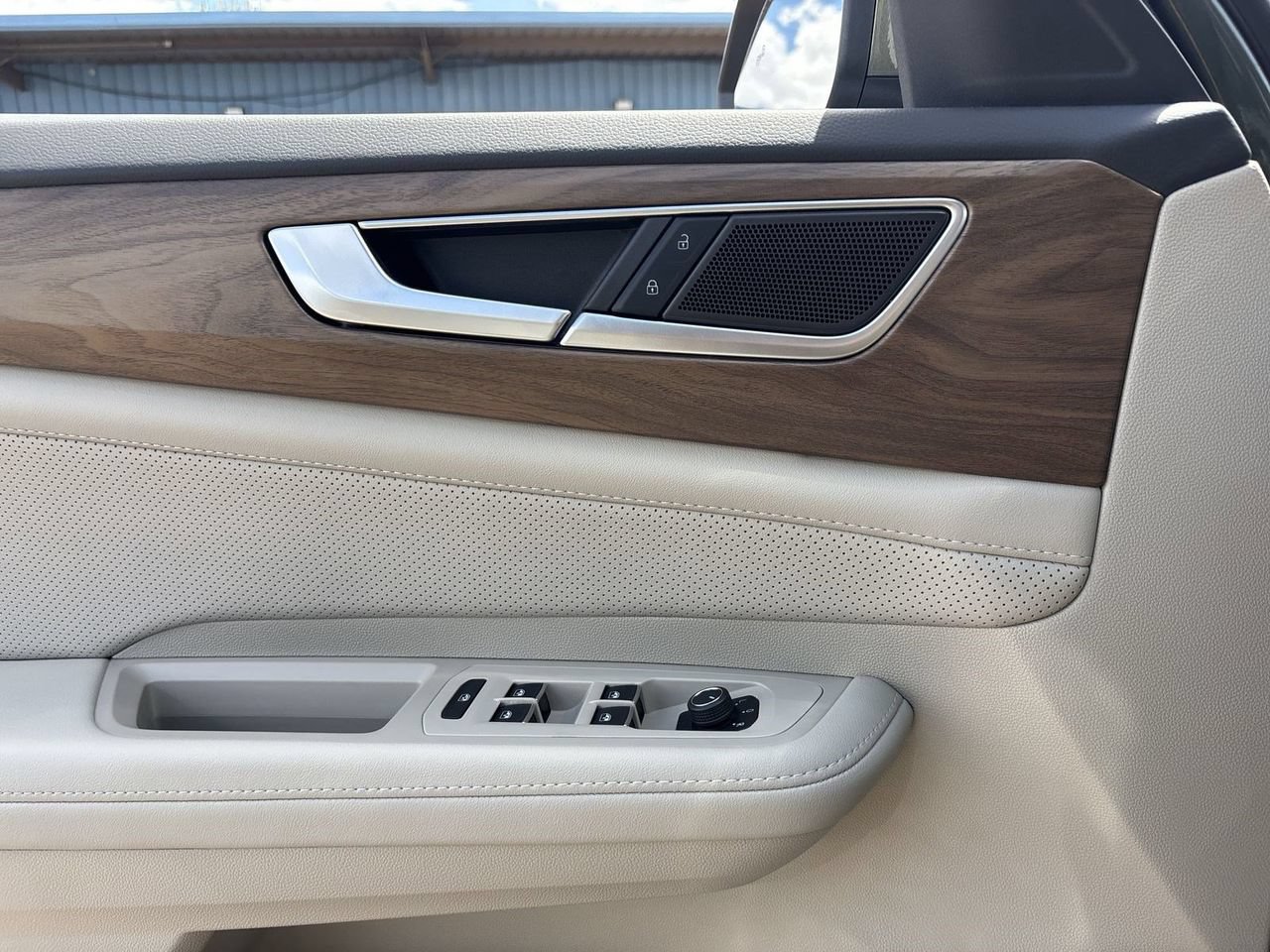 New 2026 Volkswagen Atlas SE FWD image 17