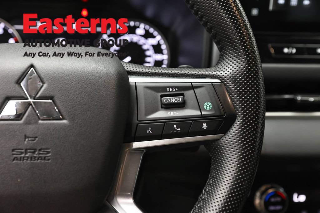 Used 2025 Mitsubishi Outlander SE AWD/4WD image 16