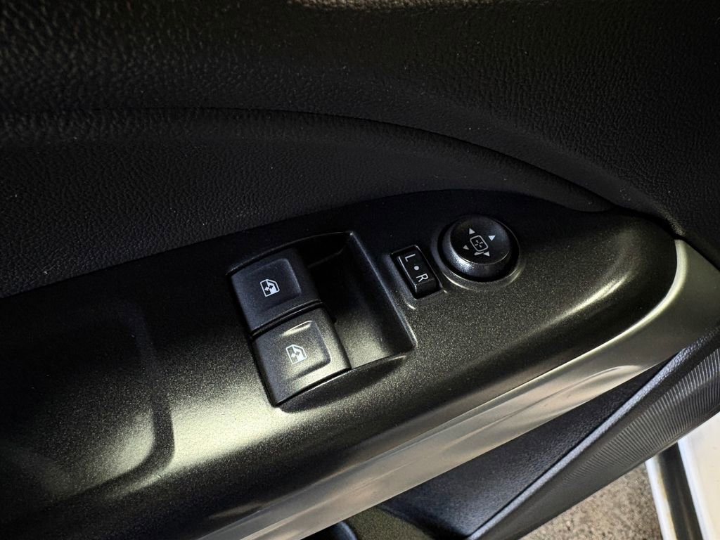 Used 2022 Chevrolet Colorado LT w/ Fleet Safety Package image 16