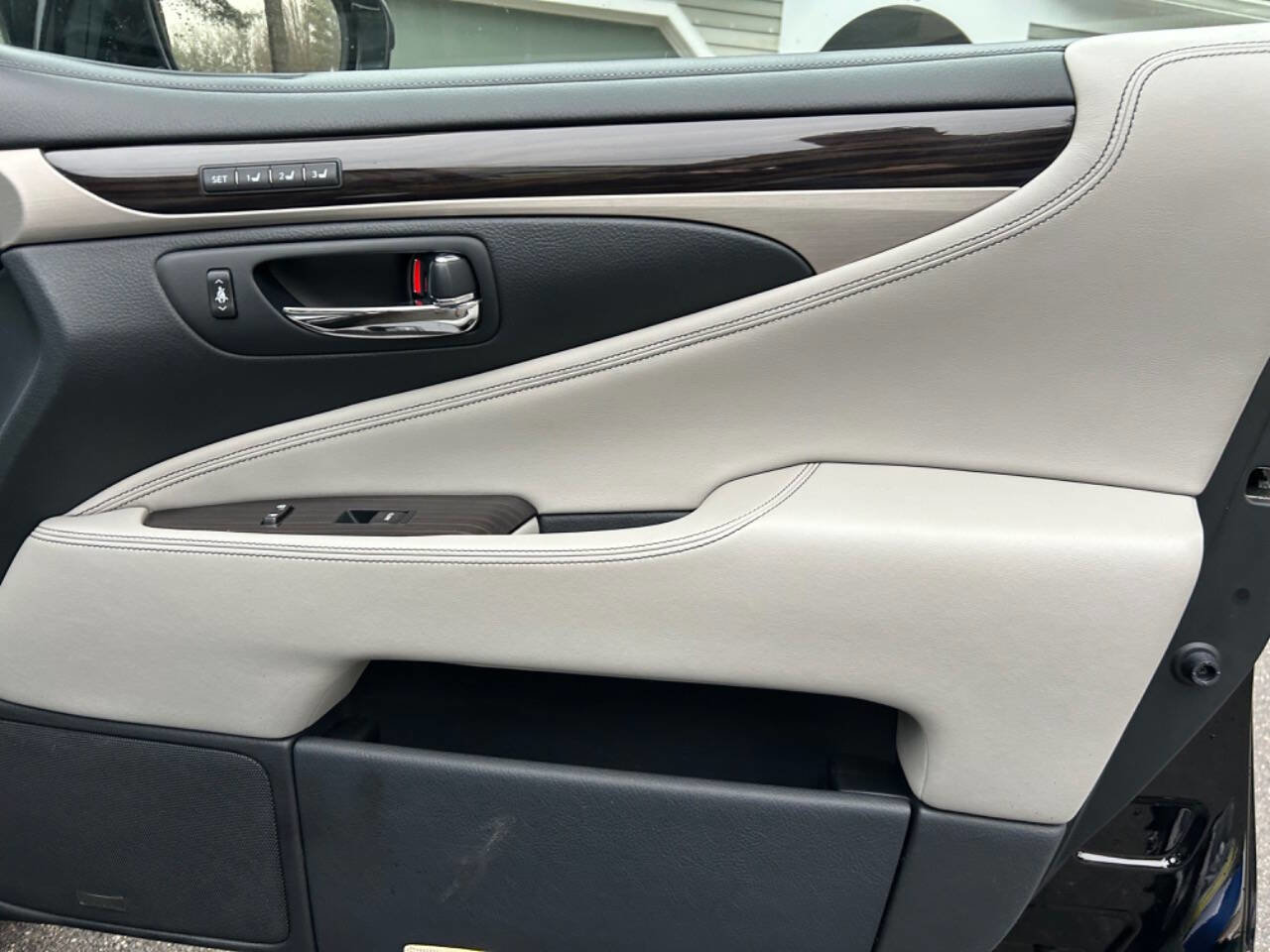 Used 2013 Lexus LS 460 AWD w/ Comfort Pkg image 19