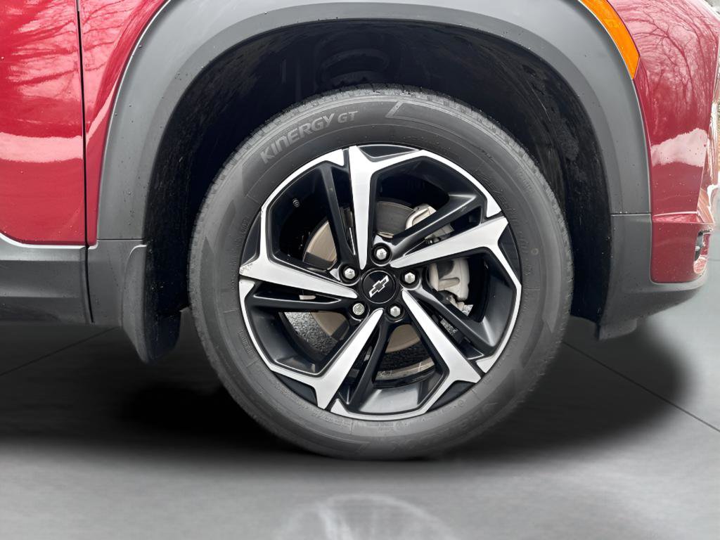 Used 2023 Chevrolet TrailBlazer RS w/ Sun and Liftgate Package image 2