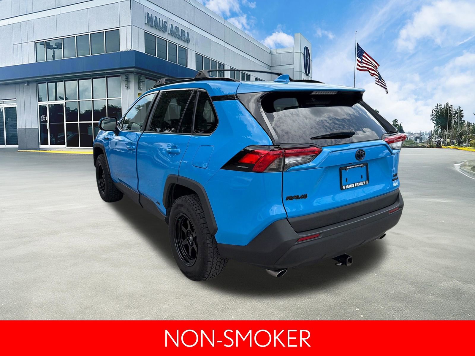 Used 2021 Toyota RAV4 XLE Premium AWD/4WD image 6