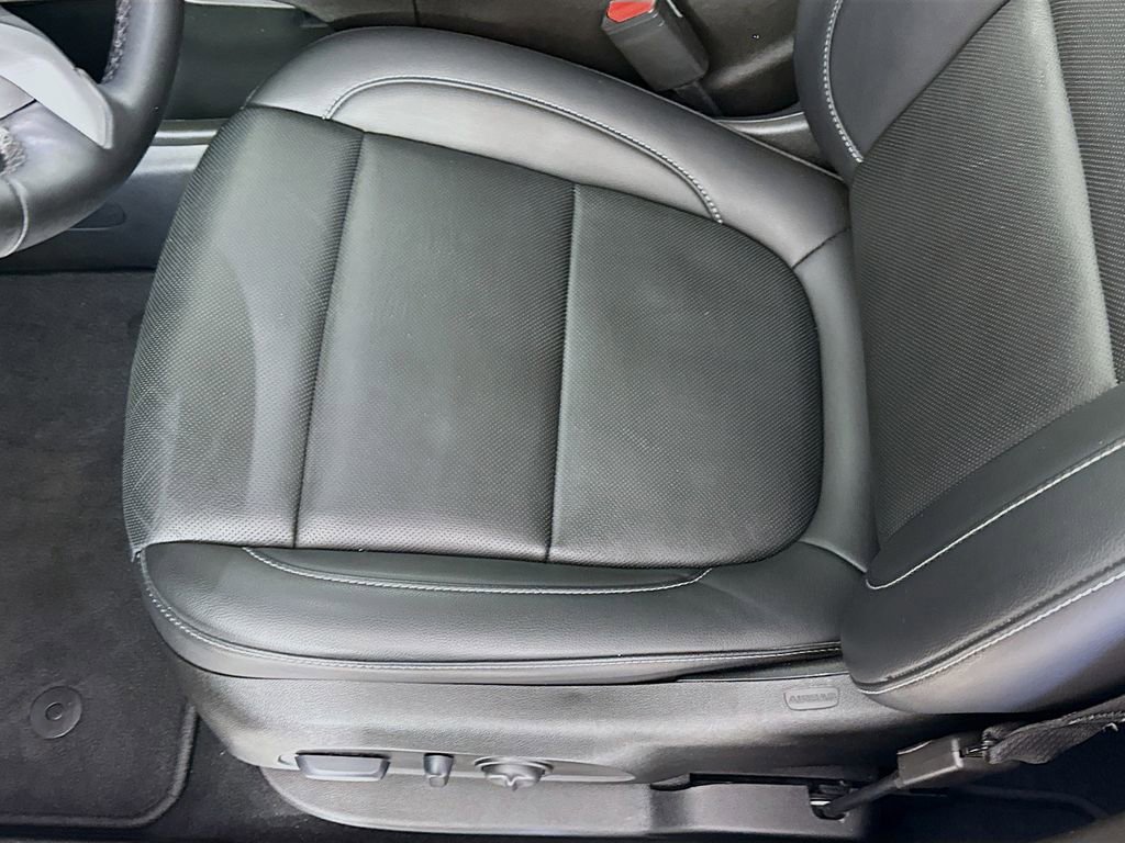 Used 2023 GMC Acadia SLT w/ Elevation Edition image 21