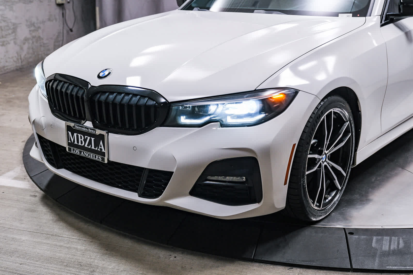 Used 2022 BMW 330i Sedan w/ M Sport Package RWD image 11