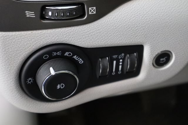 Used 2021 Jeep Cherokee Latitude Lux w/ Comfort/Convenience Group AWD/4WD image 22