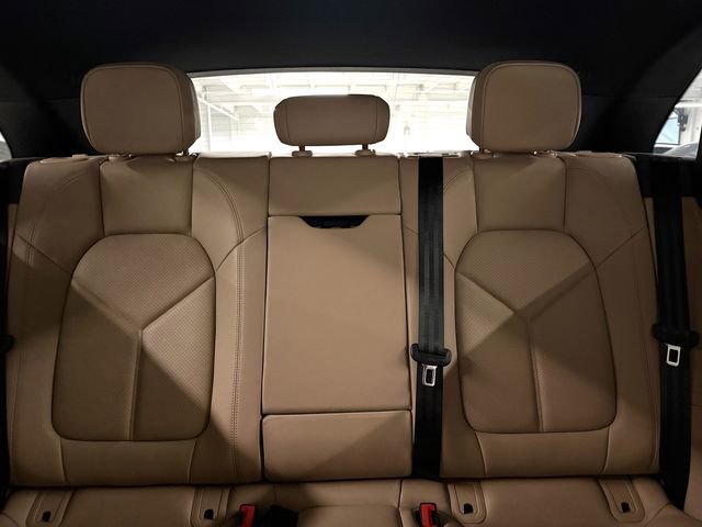 Certified 2023 Porsche Macan AWD/4WD image 26