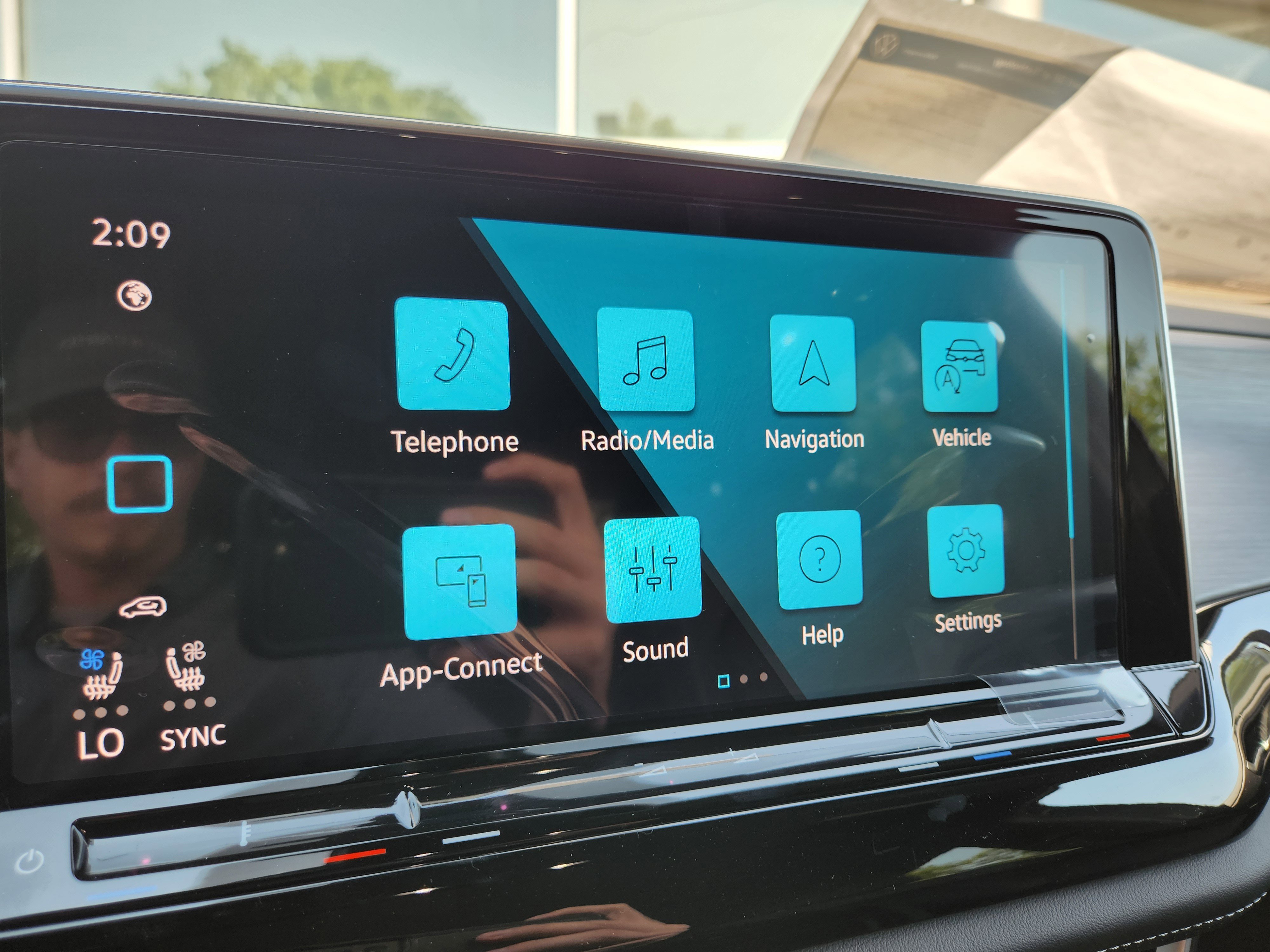 New 2026 Volkswagen Atlas Cross Sport SE image 30