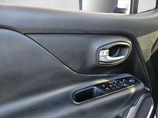 Used 2019 Jeep Renegade Limited w/ Quick Order Package 22P image 8