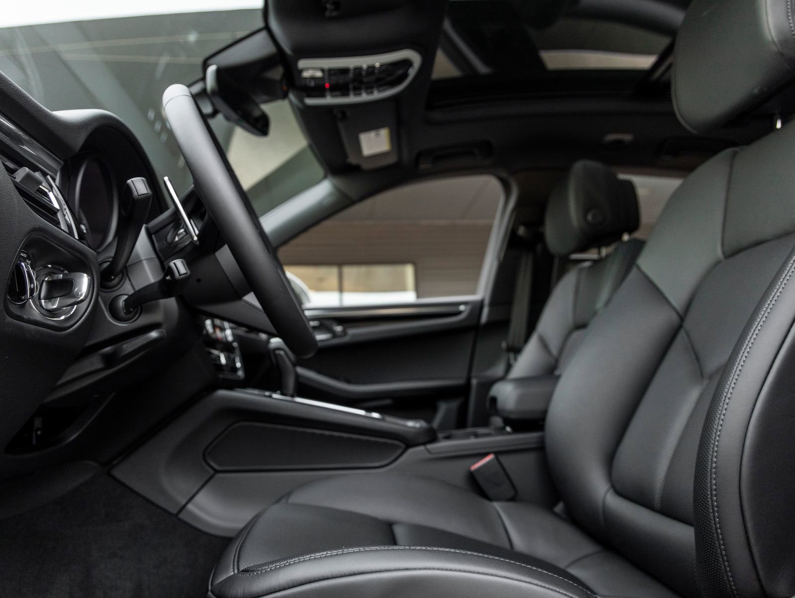 Certified 2026 Porsche Macan AWD/4WD image 21