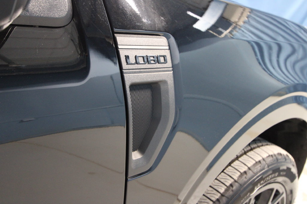 Used 2025 Ford Maverick Lobo AWD/4WD image 40