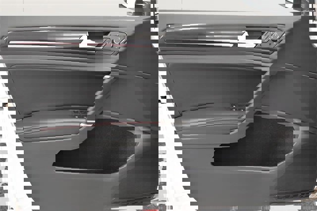 Used 2015 Volkswagen Golf 4-Door image 22