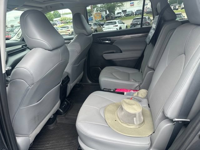 Used 2021 Toyota Highlander Limited AWD/4WD image 6